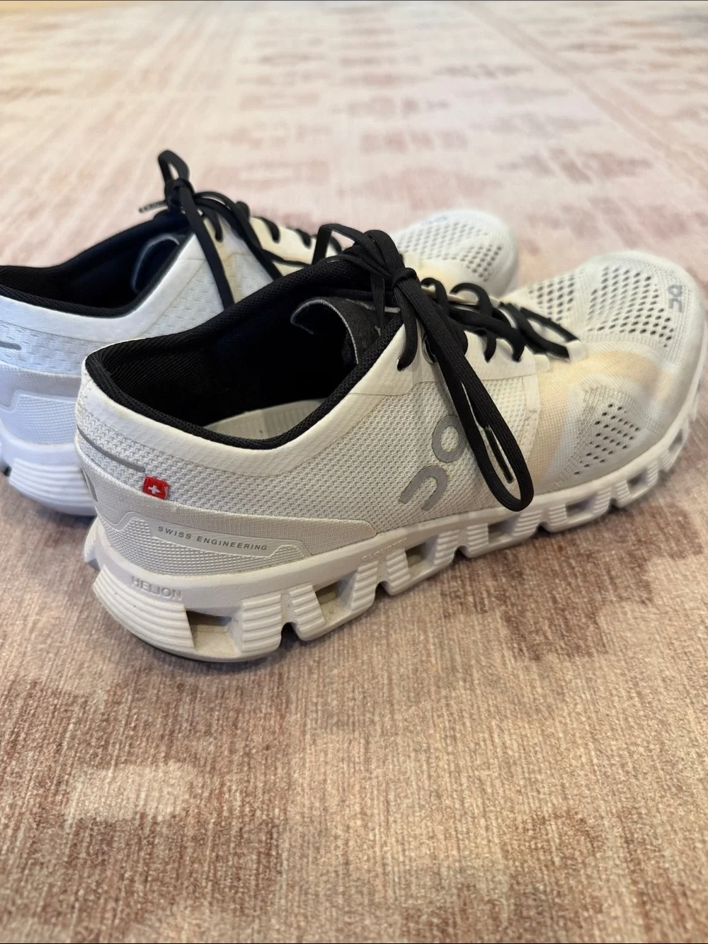 On Cloud Running Shoe - Picture 2 of 7